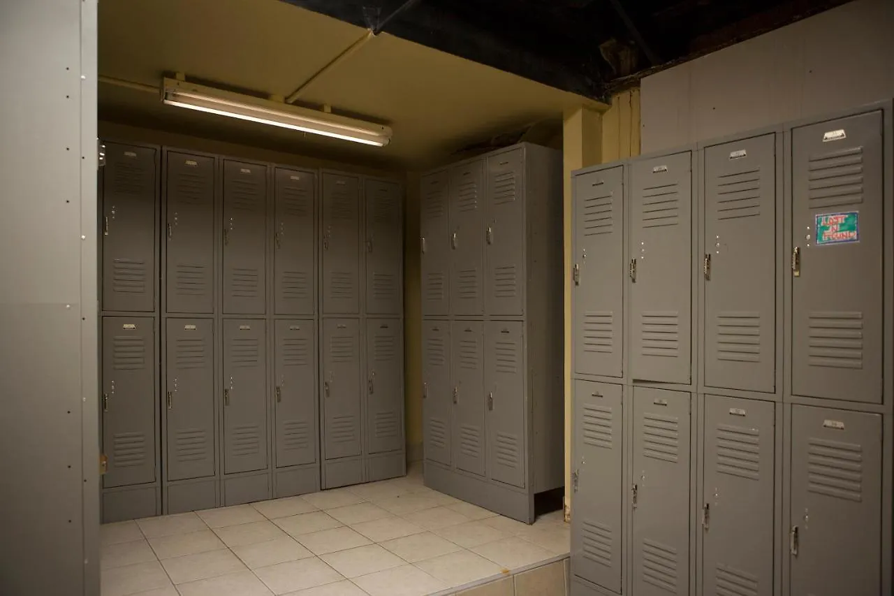 The Mancave Hostel Saint Louis